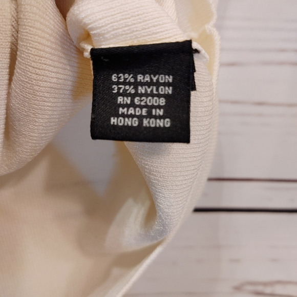 INSIGHT Scalloped Floral Top - Picture 7 of 8